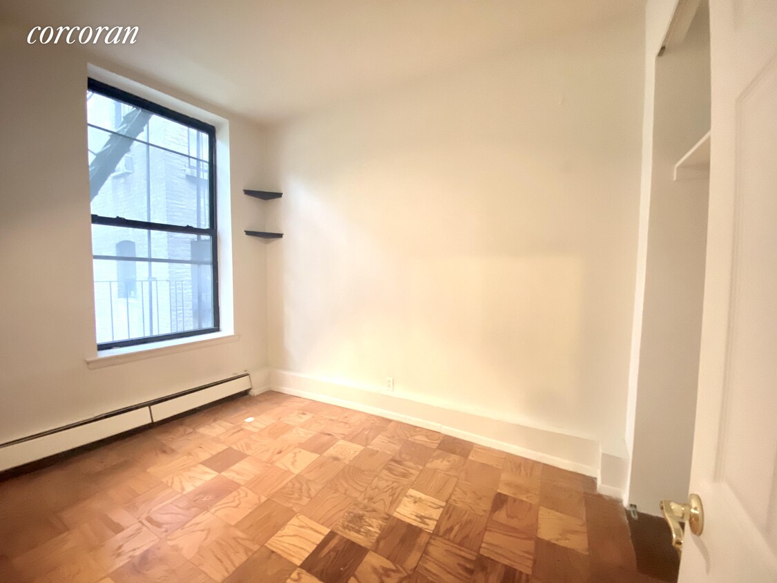 Foto del edificio - 264 E 10th St