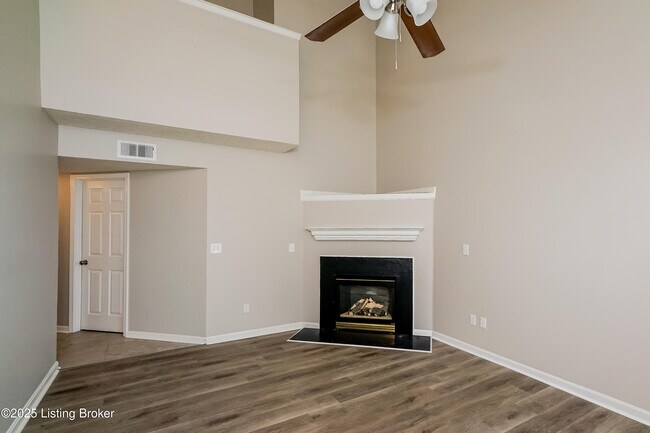 Building Photo - 6526 Bridle View Cir