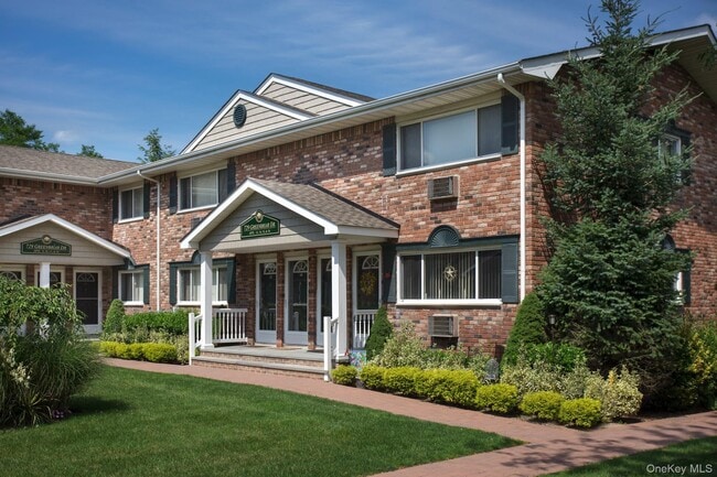 Building Photo - 10 Westgate Dr