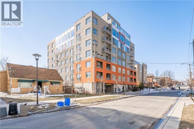 Building Photo - 321 Spruce St