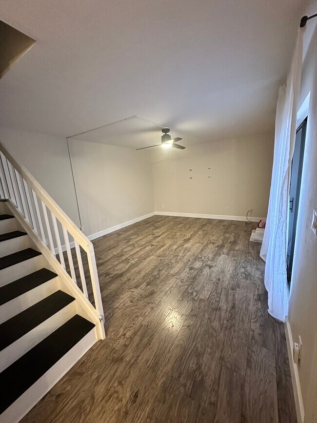 Foto del edificio - 1448 Park Shore Cir