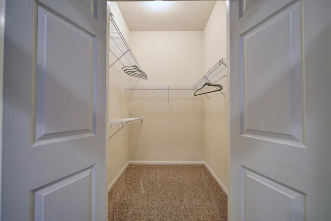Building Photo - 5353 Memorial Dr