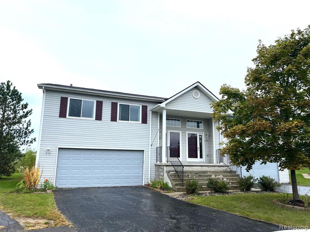 9529 Greenfield Ct, Grand Blanc, MI 48439 Condo for Rent in Grand