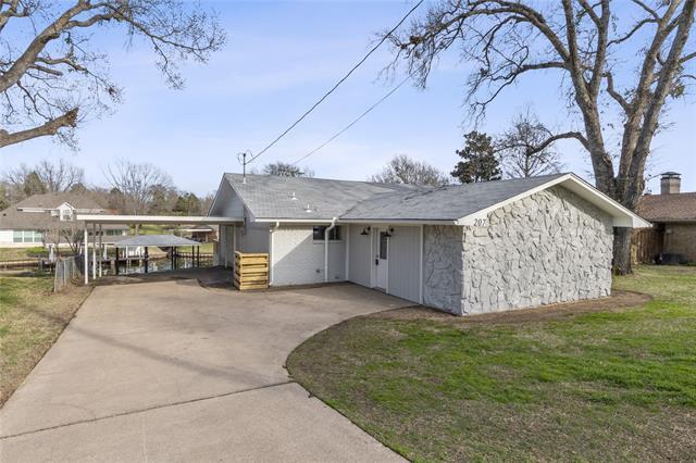 Primary Photo - 207 Lake Front Dr