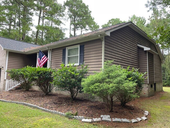 Building Photo - Newly Renovated Home