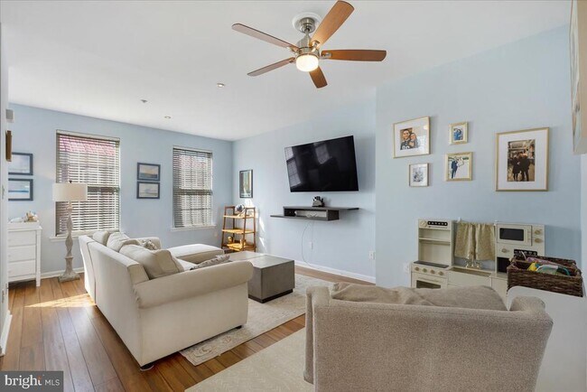 Foto del edificio - 2724 Harris Ln