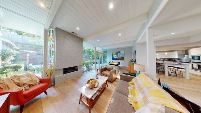 Building Photo - Fully Updated Unique Eichler in Terra Lind...
