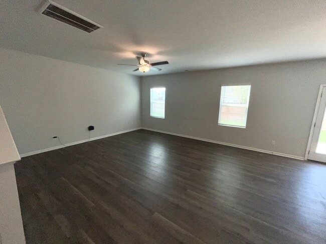 Building Photo - 503 Sandy Holw Dr