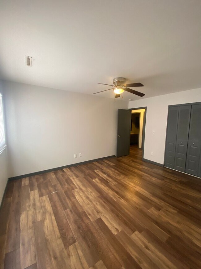 Foto del edificio - 4861 Tama St SE