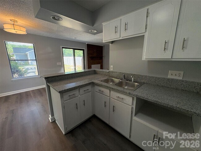 Building Photo - 3600 Cobbleridge Dr