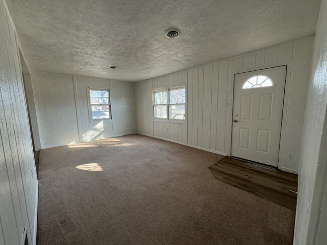 Building Photo - 720 Birch Dr
