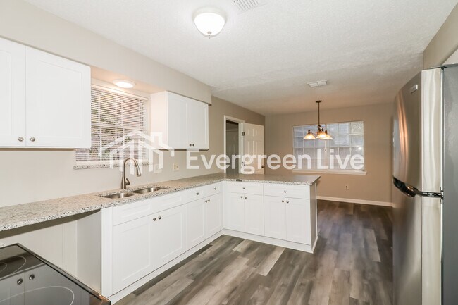 Foto del edificio - 5506 Pine Arbor Dr