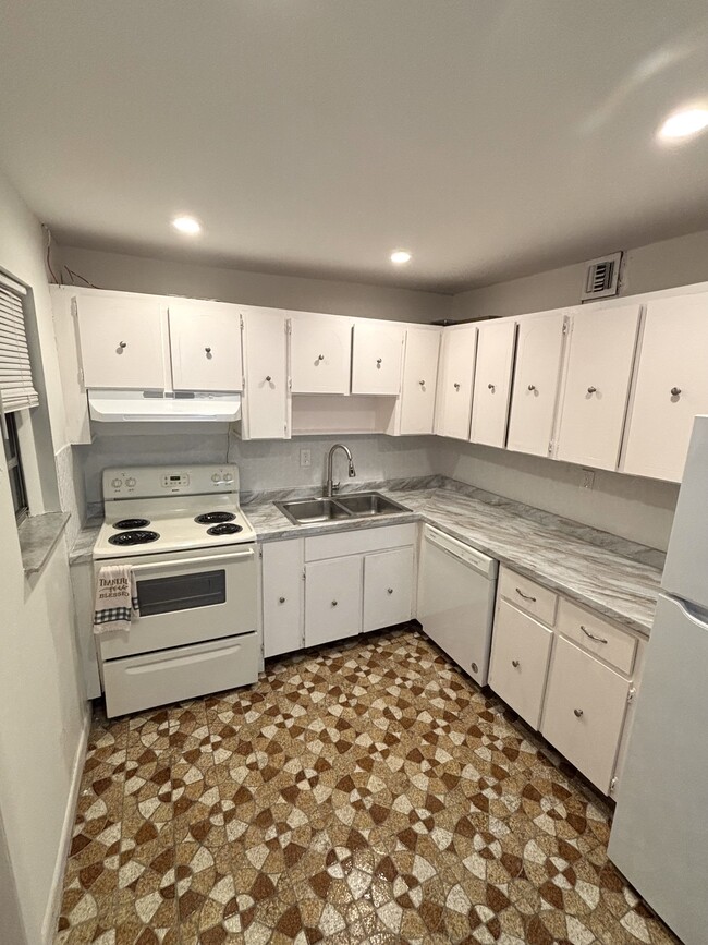 Kitchen - 14165 SW 87th St