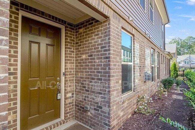 Building Photo - 728 Lampwick Ln