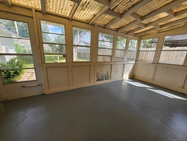 Building Photo - SE 2 bedroom 1 bath off Mt Vernon rd