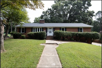 Building Photo - 2530 Merrimont Dr NW