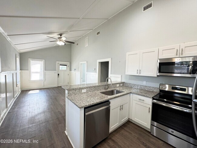 Foto del edificio - 2745 Gilmore St