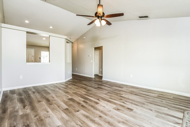 Foto del edificio - 3136 Benson Park Blvd