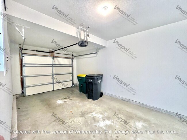 Foto del edificio - 15004-15006 W 64th Terrace