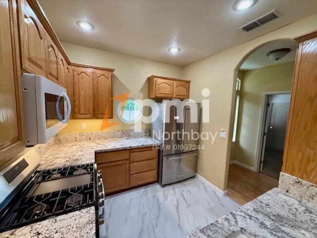 Building Photo - 424 Endberg Dr