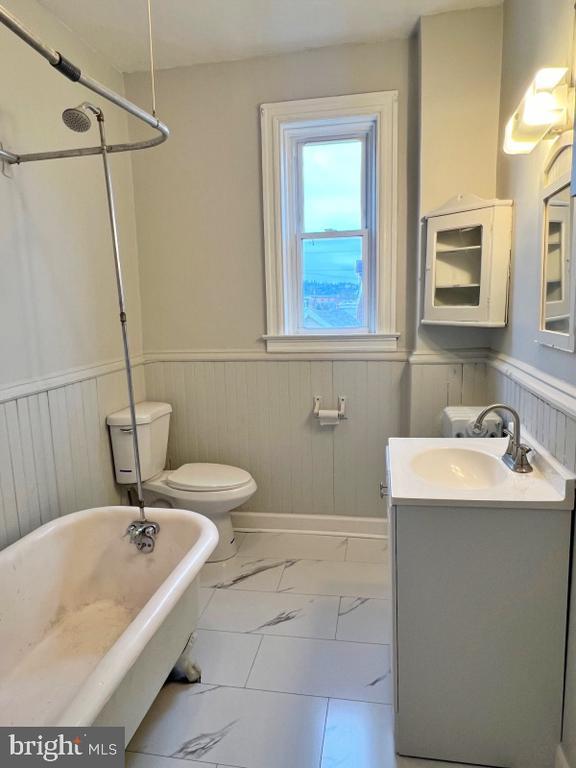 Foto del edificio - 1100 W Market St