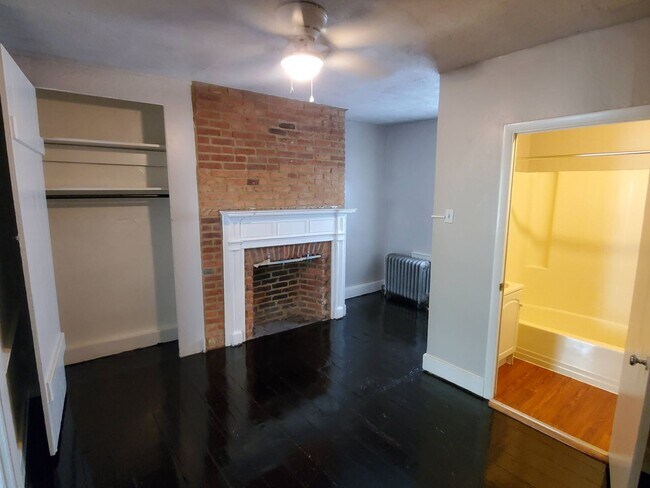 Foto del edificio - 102 N Bedford St