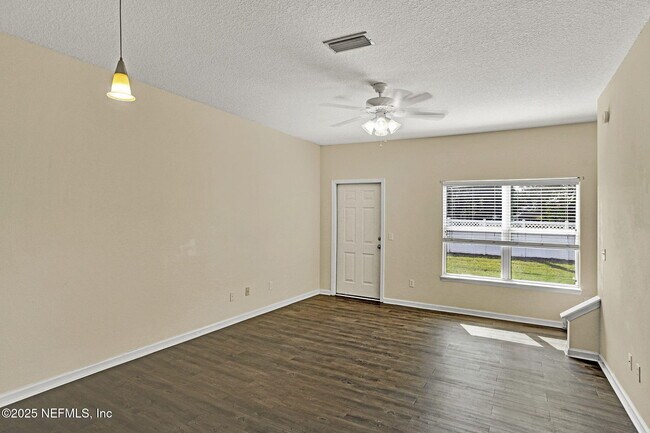 Foto del edificio - 1205 Southern Stream Ct