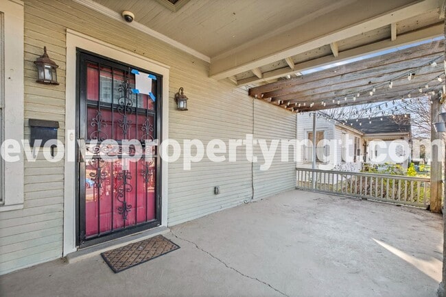 Building Photo - 246 N Watkins St