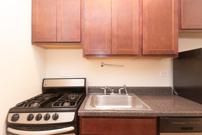 Foto del edificio - 821 W Diversey Pkwy