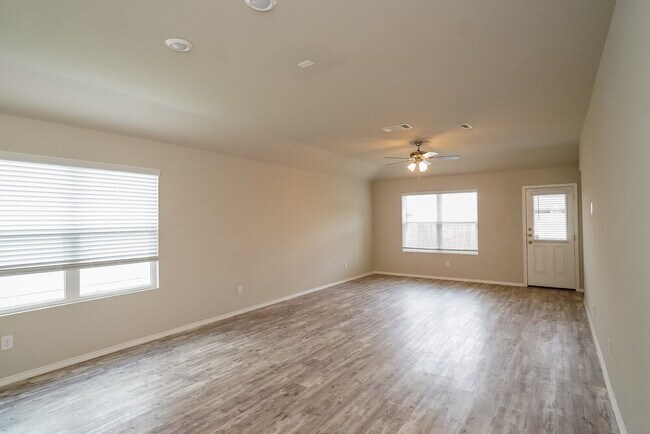 Building Photo - 10667 Penelope Way