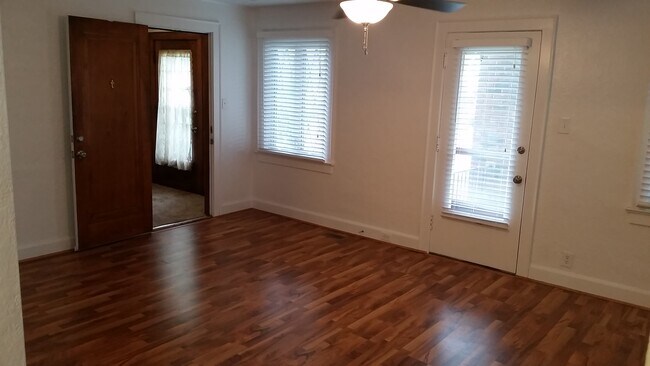 Foto del edificio - 547 Eastmoor Blvd