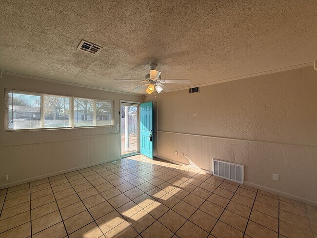 Building Photo - REDUCED RENT!! AVAILABLE NOW!! Lovely 4-bedroom home in South OKC!