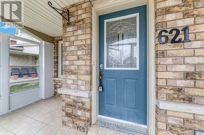 Photo du bâtiment - 621 Staines Rd