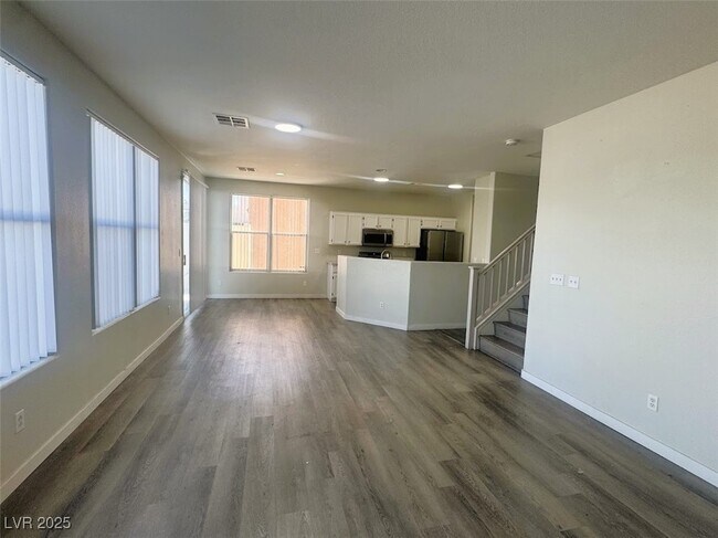 Foto del edificio - 2401 Living Rock Ave