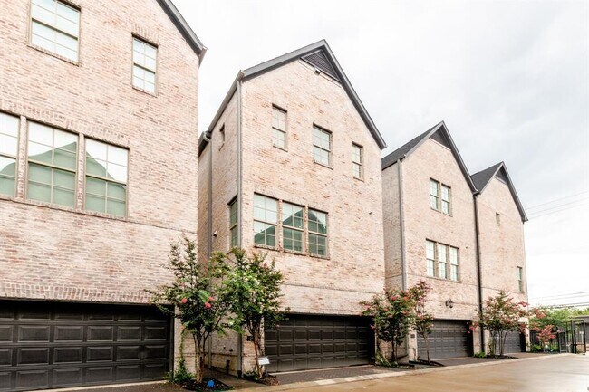 Building Photo - 4019 University Grove St