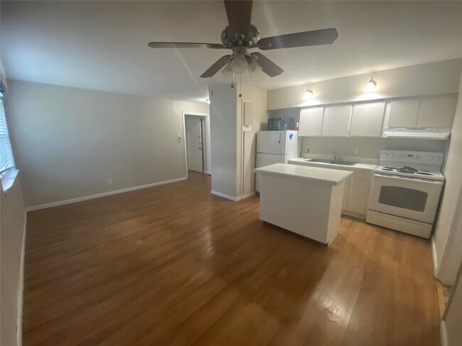 Building Photo - 502 W Alabama St