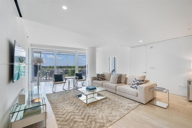 Building Photo - 9001 Collins Ave