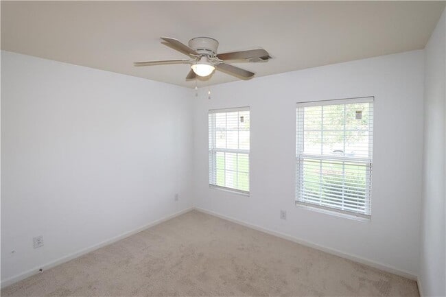 Building Photo - 31 Southfork Dr