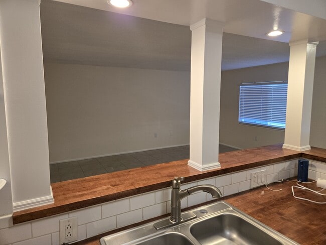 Foto del edificio - 379 79th Ave NE
