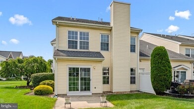 Building Photo - 301 Holly Hill Ct