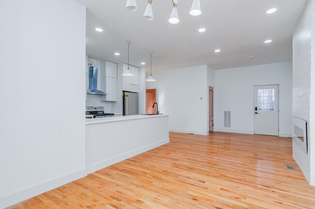 Building Photo - 118 Newman Ave