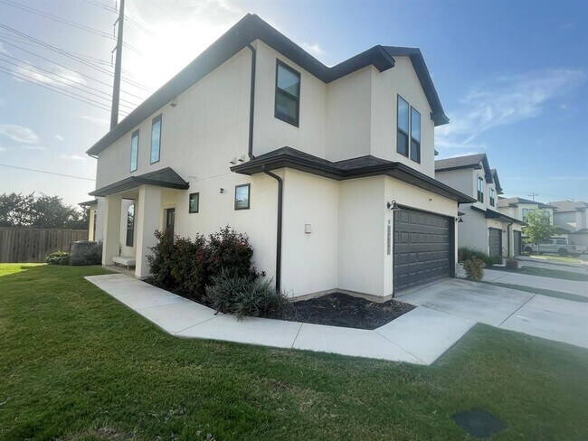 Building Photo - 12325 Maypole Bend