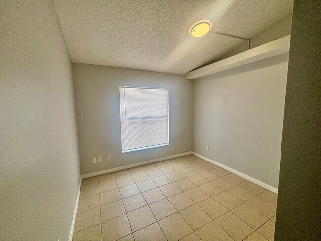 Building Photo - 508 Winding Oak Ln