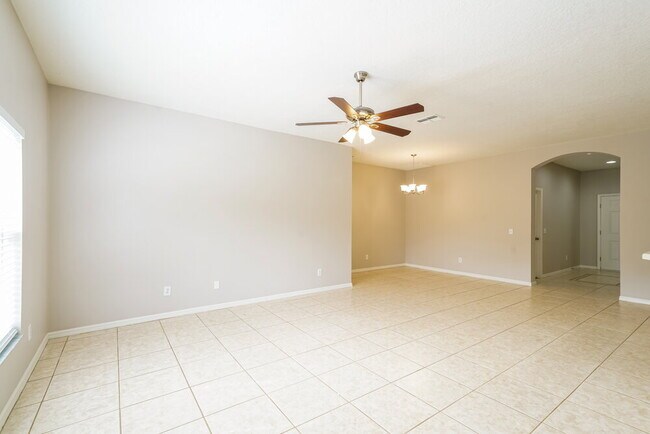 Building Photo - 765 Star Pointe Dr