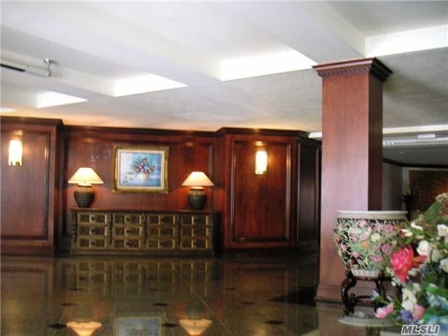 Building Photo - 300 Edwards St