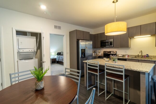 Building Photo - The King Apartments