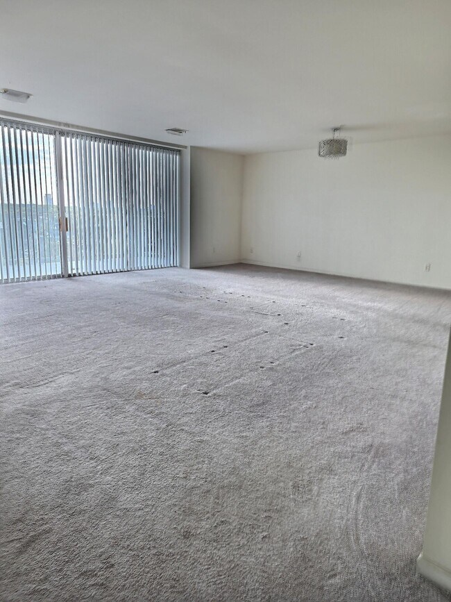 Foto del edificio - 15801 Providence Dr