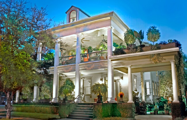 Galloway House Inn - All Utilities Included - 107 E 35th St