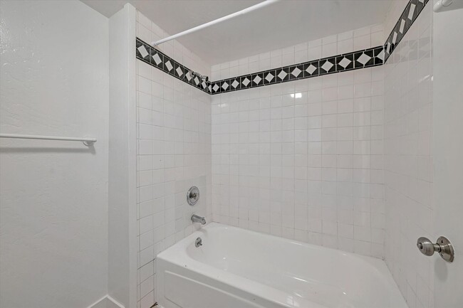 Building Photo - 1340 12th Ave
