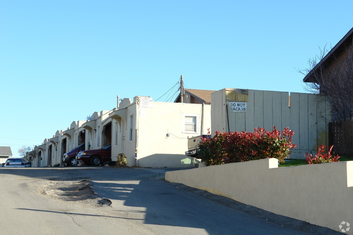 Building Photo - 531 Roosevelt St